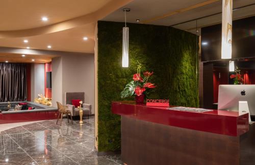 a lobby with a green wall in a hotel at Leonardo Royal Hotel Venice Mestre in Mestre