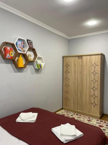 Una cama o camas en una habitación de ,,Demes's House'' - დემეს სახლი