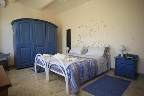 a bedroom with a bed and a blue cabinet at Al Canei B&B in Asti