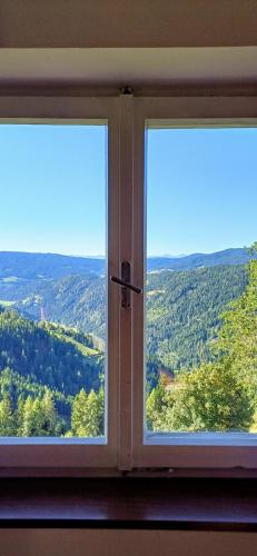 two windows in a room with a view at Ferienhaus Almhorizont beim Oberen Kreuzer in Friesach