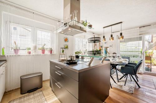 Køkken eller tekøkken på Retreat Living Bensheim - Sauna - Garten - Parkplatz