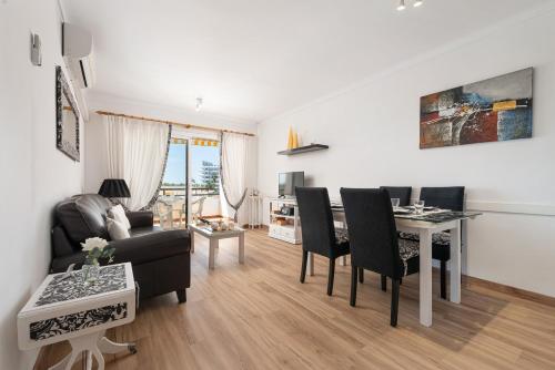 NEW Apartment Sol with Sea Views and Balcony by Bebreeze