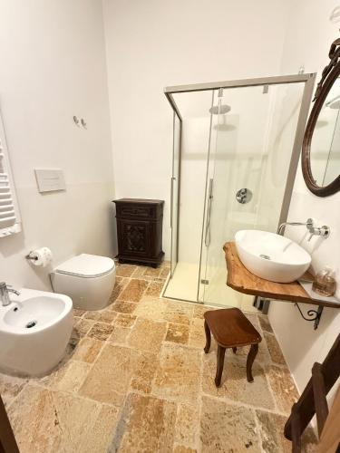 a bathroom with two sinks and a shower at Le Tre Aie in San Giovanni a Piro