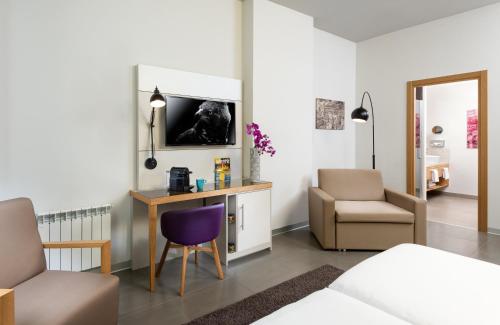 TV a/nebo společenská místnost v ubytování NYX Hotel Milan by Leonardo Hotels