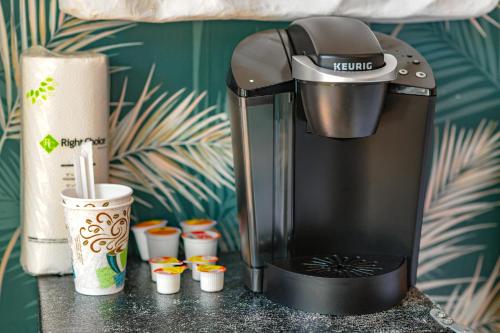 Kemudahan buat kopi dan teh di Firefly Hotel