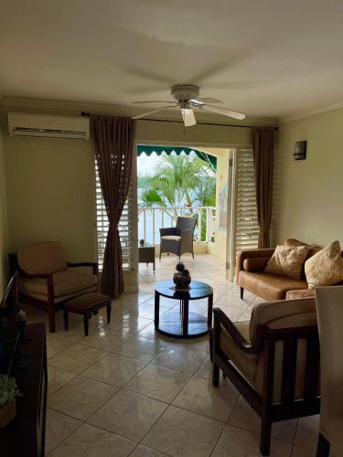 Ruang duduk di Luxury Guesthouse And Rooms The Lagoons