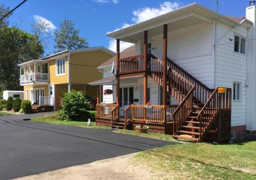 Maison l'héritage في لأنسي سانت جين: منزل على السطح