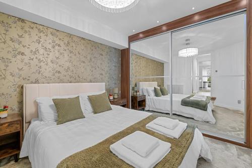 a bedroom with a large white bed and a mirror at 1 Bed Stylish Central Apartment - Barbican Plymouth in Plymouth