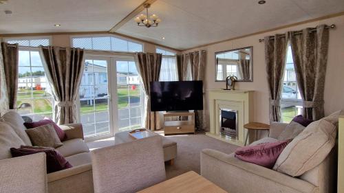 TV a/nebo společenská místnost v ubytování Hampton's Retreat, Haven Church Farm