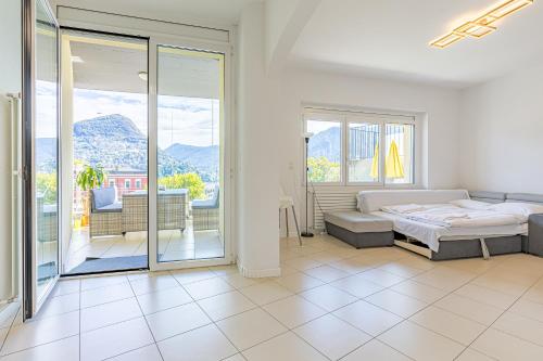 Imperial of Lugano 2 with a lake view and garden behind the station and 10 min from the lake of Lugano photo 2