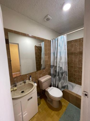 Ένα μπάνιο στο Karol Hostal