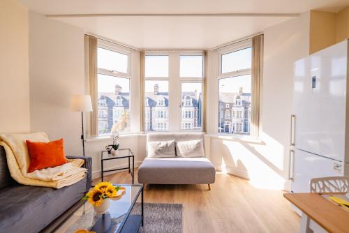 Spacious Modern & High Ceiling One Bedroom Apartment photo 3