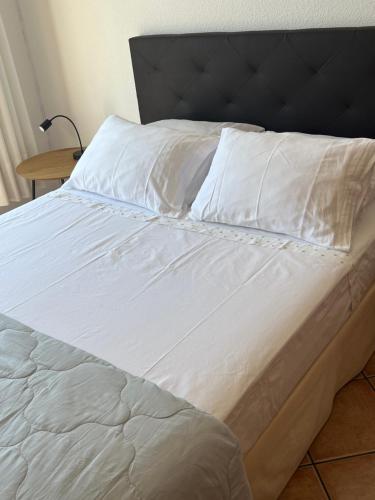 Postel nebo postele na pokoji v ubytování Habitación con baño Malva Piscina