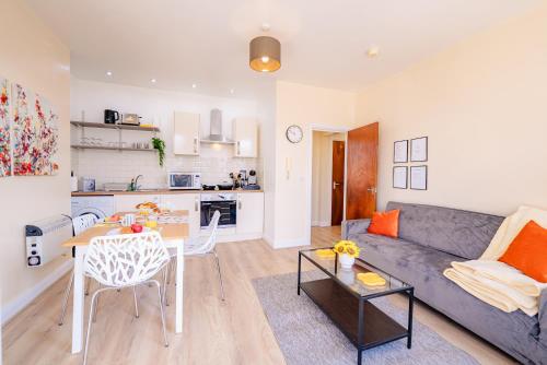 Spacious Modern & High Ceiling One Bedroom Apartment photo 15