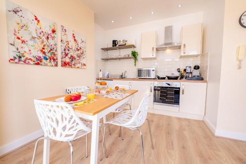 Spacious Modern & High Ceiling One Bedroom Apartment photo 14