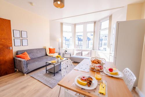 Spacious Modern & High Ceiling One Bedroom Apartment photo 21