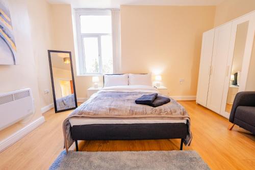 Spacious Modern & High Ceiling One Bedroom Apartment photo 18