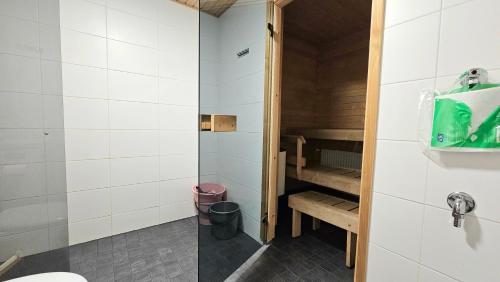 a small bathroom with a shower and a toilet at Tilava kaksio, saunalla ja sähköauton latauksella. in Tampere