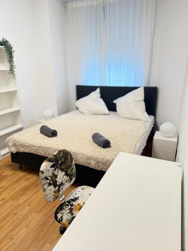 Ένα ή περισσότερα κρεβάτια σε δωμάτιο στο City apartment with private parking