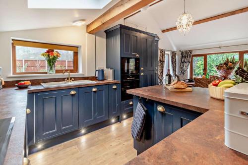 Dapur atau dapur kecil di The Old Forge - Swanton Abbott