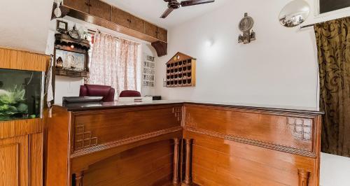 a wooden bar in a room with a window at Super Hotel O Sushma Lodge in Manipala