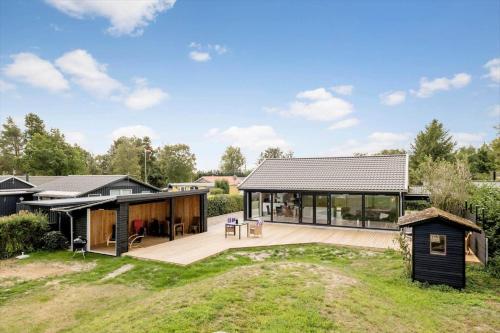 a contemporary house with a black roof at OH467-Storvorde-Birke-Alle-15 in Storvorde