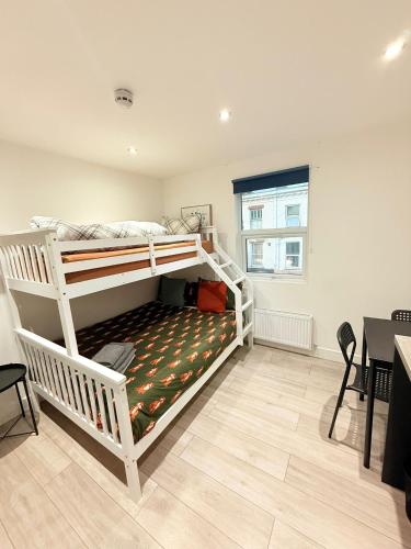 a bedroom with two bunk beds in a room at Fulham Guest Studios 268 in London