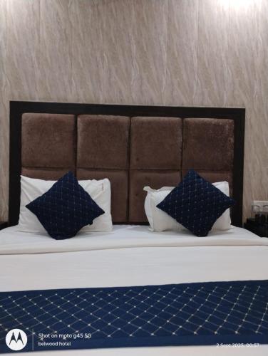 Postel nebo postele na pokoji v ubytování Hotel Fairmount Plaza Near Airport