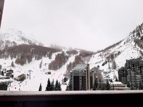 a view of a ski slope with a ski resort at Résidence Pierre Et Vacances La Daille - appartement proche pistes et commerces MAE-1803 in Le Crêt