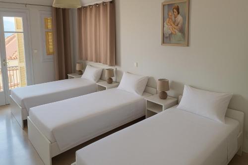 Una cama o camas en una habitación de NAFPAKTOS APARTMENT, STUDIOS AND ROOMS iN PORT