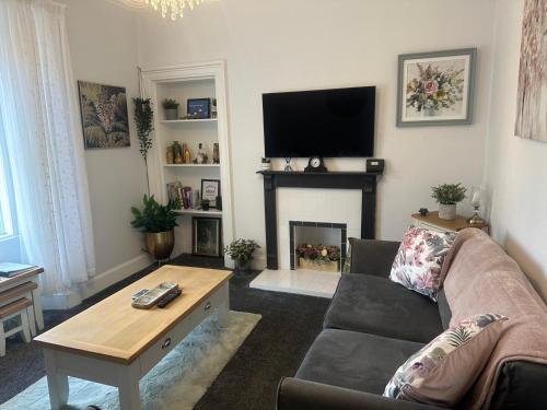 a living room with a couch and a fireplace at Wellington Retreat in Montrose