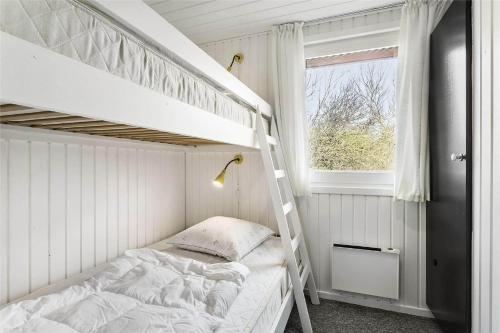 a bedroom with a bunk bed with a ladder at LF593-Vestervig-Ingeborgs-Alle-21 in Vestervig
