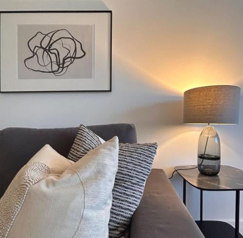 a living room with a couch and a lamp at Luxury 2 bedroom flat Gleneagles in Moffat