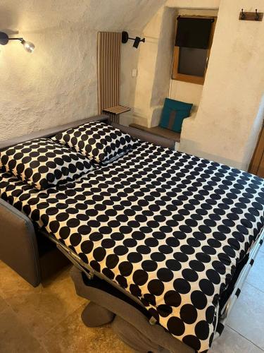 a black and white bed in a room at Studio cosy in Bourg-Saint-Andéol