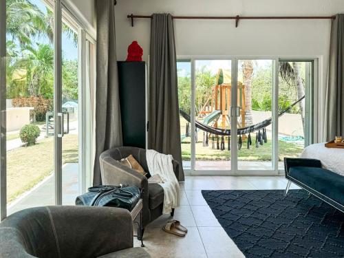 Ένα ή περισσότερα κρεβάτια σε δωμάτιο στο Green Oasis private pool and cinema