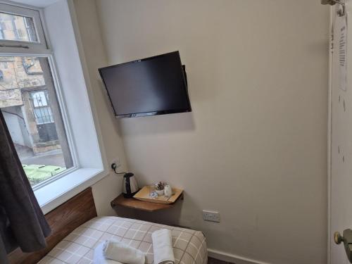 a room with a flat screen tv on the wall at Glasgow House in Glasgow