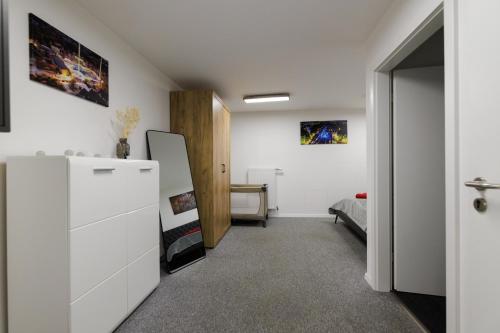"Lullus" Apartment im Zentrum von Bad Hersfeld mit privatem Parkplatzにあるテレビまたはエンターテインメントセンター