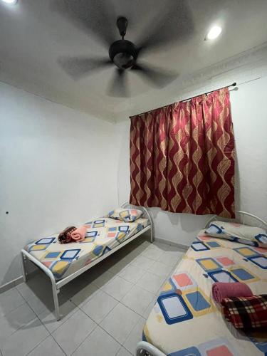 Ένα ή περισσότερα κρεβάτια σε δωμάτιο στο House near KT Atas Toll Netflix