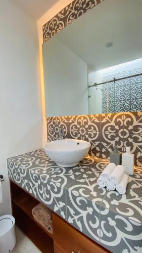 a bathroom with a sink and a mirror at Casa Sierra Negra in Hacienda Blanca