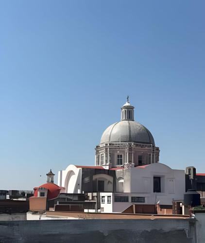 a building with a dome on top of it at Casa 212 con WIFI alta velocidad y estacionamiento in Puebla