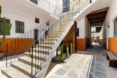 an internal staircase in a building with a stair case at Casa 212 con WIFI alta velocidad y estacionamiento in Puebla