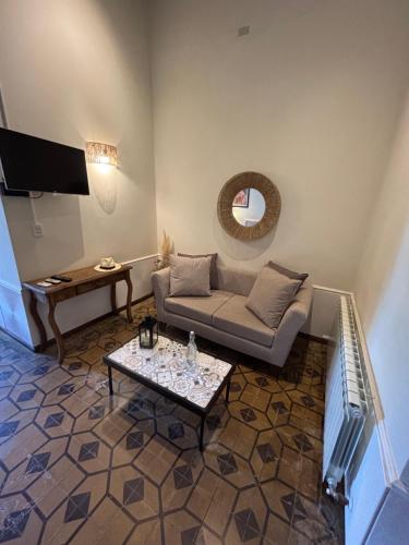 a living room with a couch and a table at Posada Finca Garciarena in Agrelo