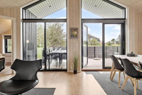 a dining room with a table and chairs at OH419-Hadsund-Halvrebene-60 in Hadsund
