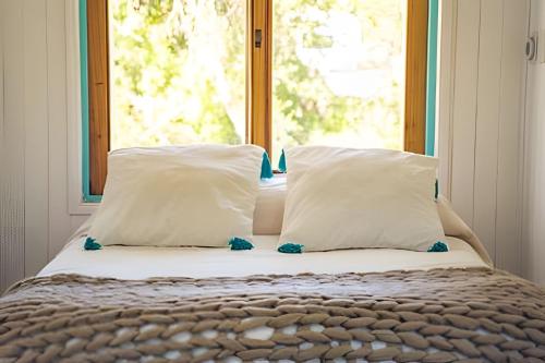 En eller flere senge i et værelse på Tiny escondida en el bosque para reconectar