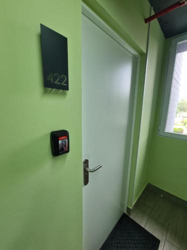 Una televisión o centro de entretenimiento en Maya Condominio dos habitaciones en Ecodistrito