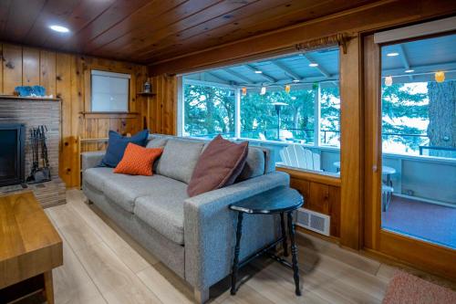 a living room with a couch and a fireplace at Eagle Beach Retreat in Freeland