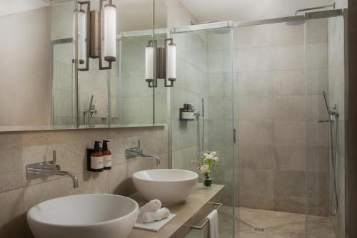 Bilik mandi di NH Collection Firenze Porta Rossa