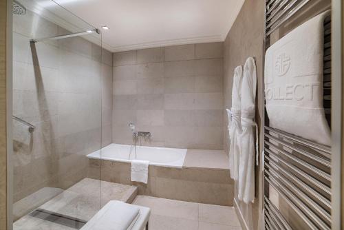 Bilik mandi di NH Collection Firenze Porta Rossa