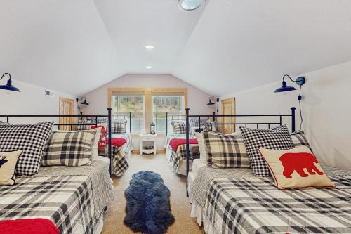 a bedroom with four beds and a dog sitting on the floor at Tranquil Shores Hideaway in Cle Elum