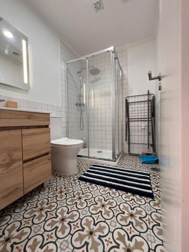 a bathroom with a shower and a toilet at Estrela da Almada Mascarenhas in Almada